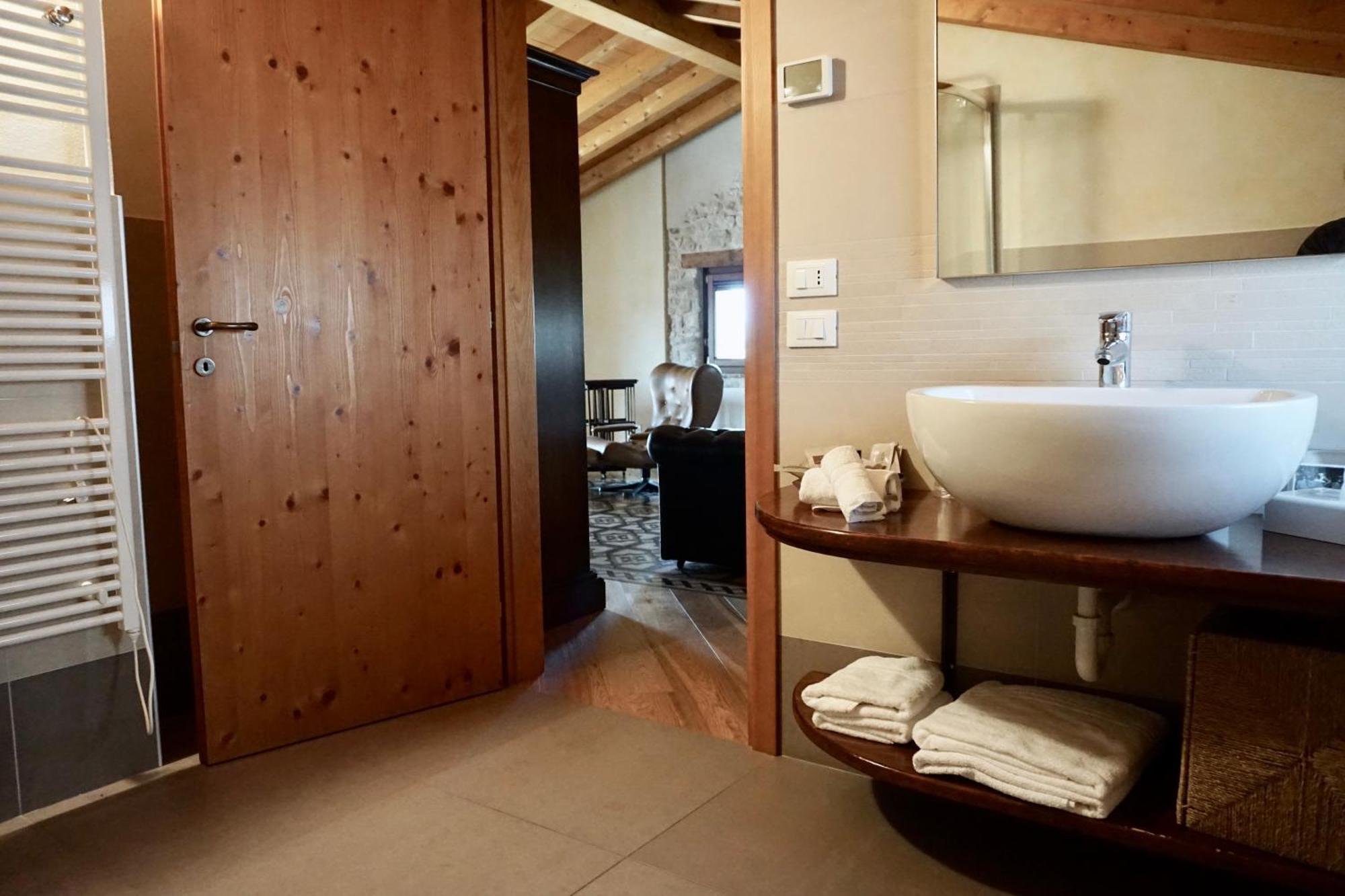 Valentina Cubi Alloggio per agriturismo *
